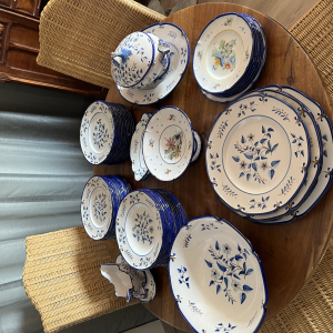 Service de table faïence de Nevers ( parfait état )