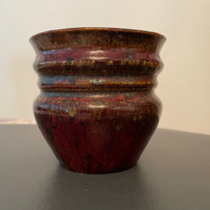 Pot décoratif signé