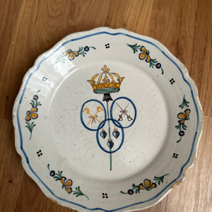 Assiette en faïence