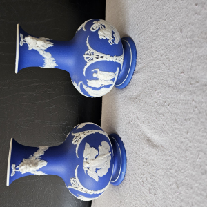 2 petits vases Portland numérotés