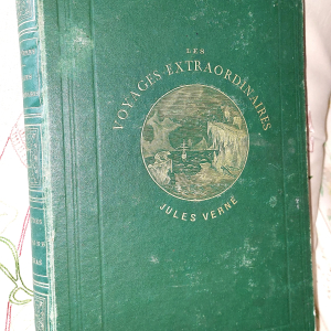 Voyages et aventures du capitaine Hatteras. Ill. par Riou. Paris, Bibliothèque d'éducation et de récréation, J. Hetzel.1867.