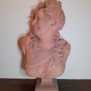 Buste de femme en terre cuite