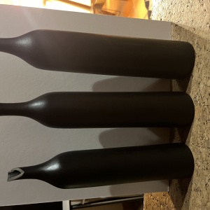 Trois vases bouteille noir  signes Ruelland