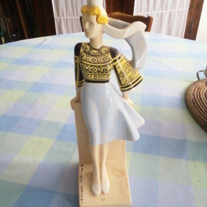 Statue Henriot bigouden signee Michaud-Vernez et numerotee 6