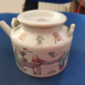 Théière en porcelaine