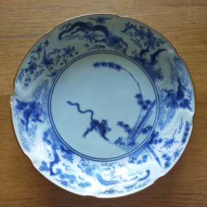 assiette en porcelaine kakemion periode edo