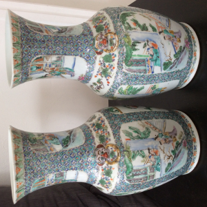 une paire de vases chinois