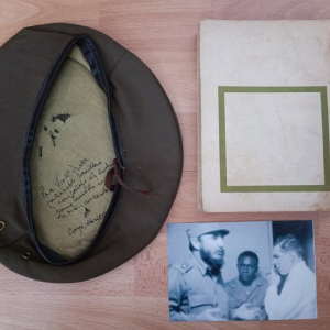 béret dédicacé par Che Guevara