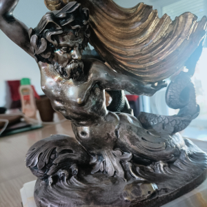 Bronze ,sur une plaque de marbre