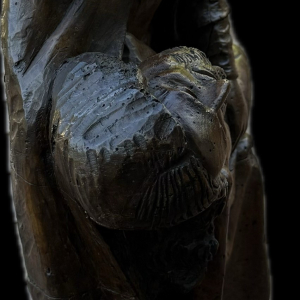 Sculpture en bois de la Pietà ancienne, détails usagés