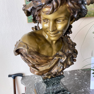 La rieuse de Carpeaux, sculpture en bronze sur socle marbre