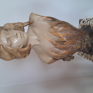 Buste de femme en plâtre.