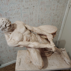 Sculpture homme en plâtre signée Baitas