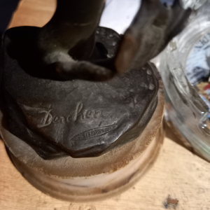 Sculpture en bronze signée Dencherri, base en marbre