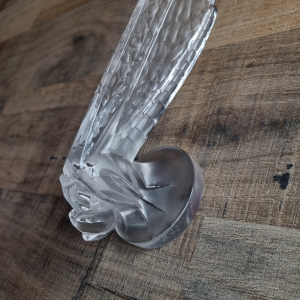 Mascotte Automobile Petite Libellule en verre blanc 1928