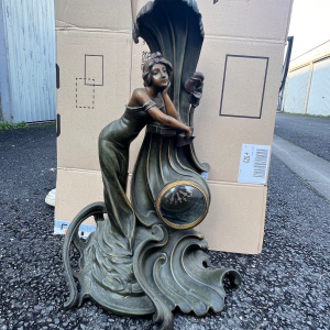 Sculpture Art Nouveau, ancienne horloge, patine 60 cm