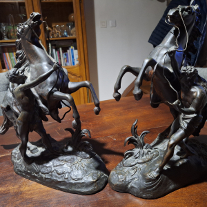 Paire de sculptures chevaux de Marly signées Coustou