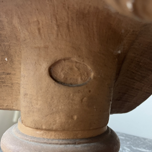 Buste en plâtre signé Rondron, 60cm de haut