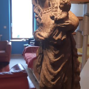 Vierge ancienne en pierre massive XII-XIIIe siècle