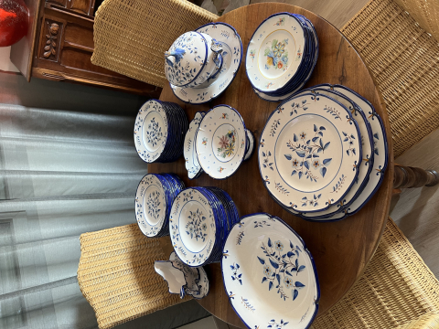 
															Service de table faïence de Nevers ( parfait état )
														