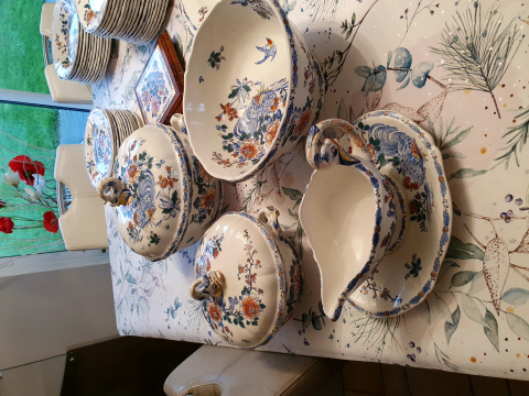 
															Service Delft colorié forme dauphin
														