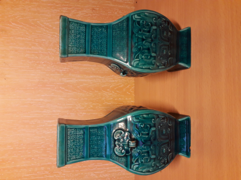 
															vases bleu de Théodore Deck
														