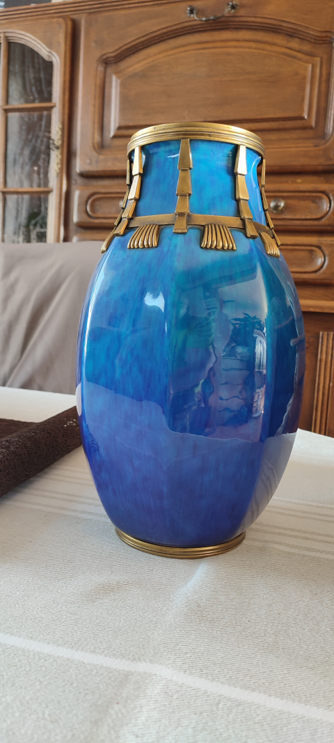 
															Vase bleu PM Sèvres
														