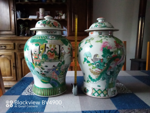 
															Deux poteries chinoised
														
