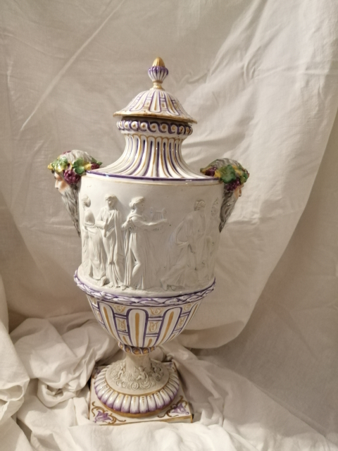 
															Vase de la Manufacture de Sèvres
														