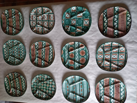 
															Série de 12 assiettes compartimentées Robert PICAULT
														