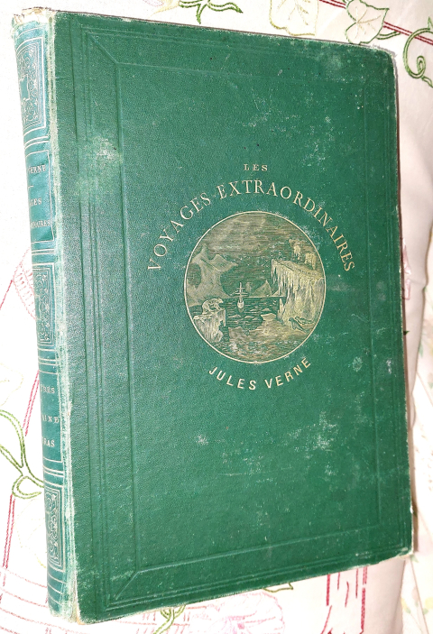 
															Voyages et aventures du capitaine Hatteras. Ill. par Riou. Paris, Bibliothèque d'éducation et de récréation, J. Hetzel.1867.
														