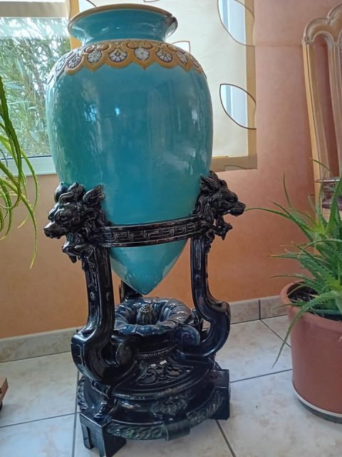 
															poterie de Christopher Dresser
														