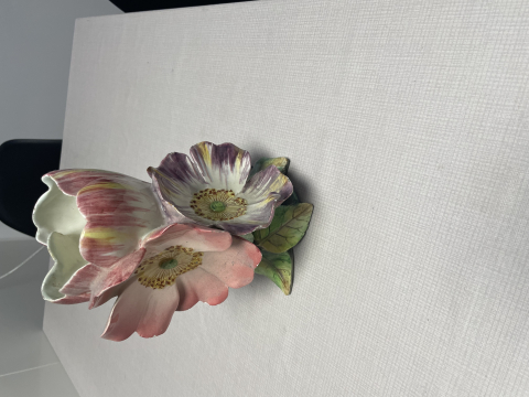 
															Vase pensées et tulipe signe Delphin massier vallauris
														