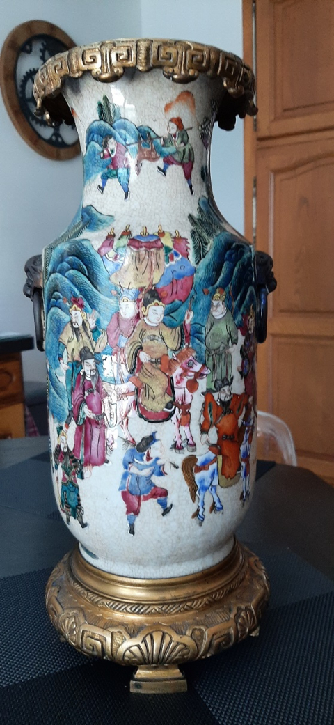 
															Paire de vases asiatiques
														