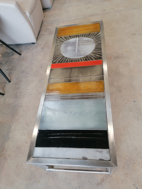 
															Table basse soleil signée R. Capron
														