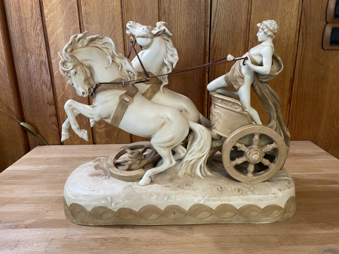 
															Pilote de char romain, Porcelaine manufacture ROYAL DUX BOHEMIA vers 1900
														