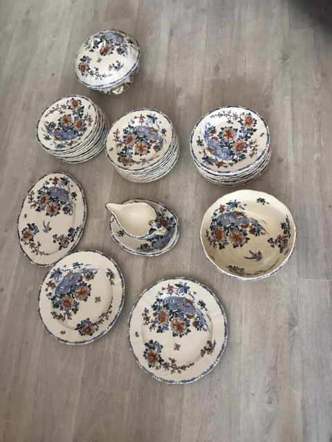 
															service complet porcelaine de Giens
														