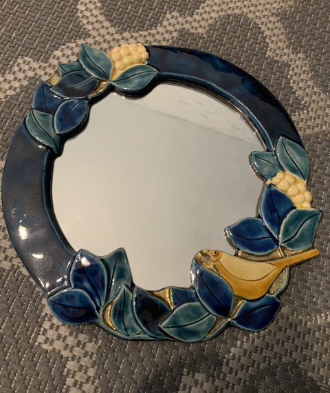 
															Miroir en céramique de Mithé Espelt
														