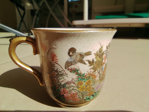 
															tasse à thé avec soucoupe
														