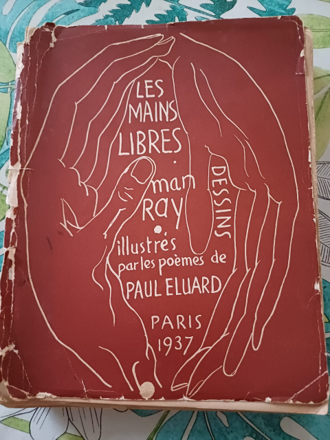 
															Les mains libres MAN RAY
														