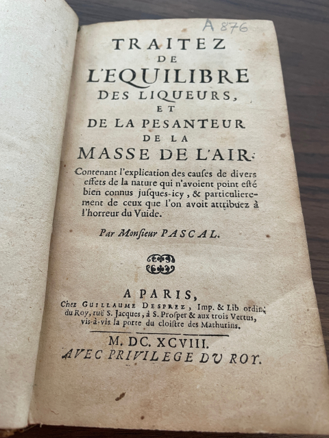 
															Traitez de l’équilibre des liqueurs et de la pesanteur de la masse de l’air
														