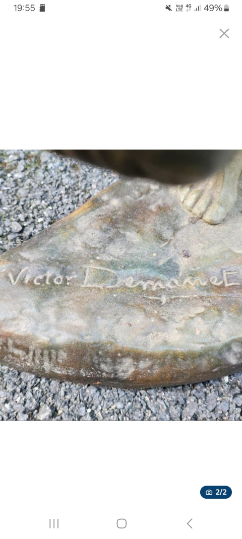 
															Bronze les Halleurs signé Demanet
														