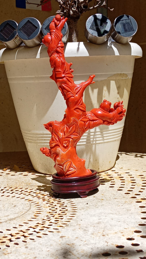
															Sculpture chinoise en corail rouge, 19/20ème siècle
														