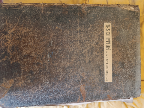 
															DESCRIPTION DE LA GROTTE DE VERSAILLES
														