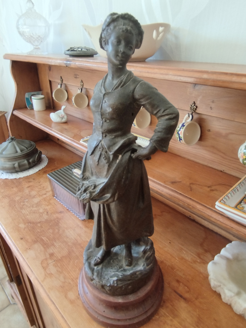 
															Femme bronze Émile Bruchon
														