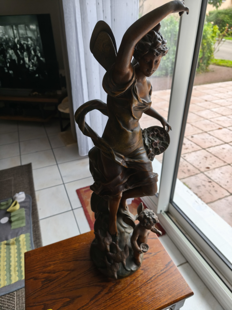 
															Bronze femme et chérubin ailés Rousseau
														