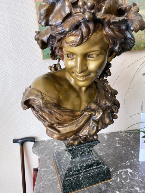 
															La rieuse de Carpeaux, sculpture en bronze sur socle marbre
														