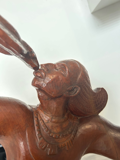 
															Sculpture en bois 64cm représentant un indigène et un serpent
														