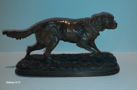 
															Bronze signé PJ MENE - chien sur socle décoratif
														