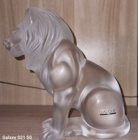 
															Lion Bamara Lalique en verre dépoli, 20 cm
														